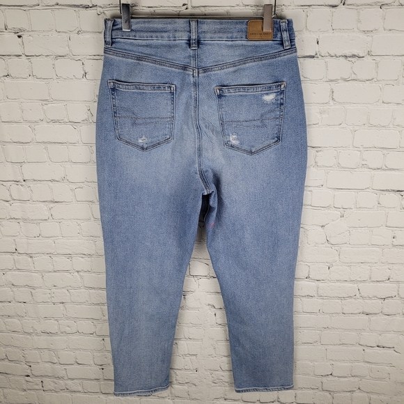 AMERICAN EAGLE | Curvy mom high waist distressed busted knee jeans - Picture 2 of 10